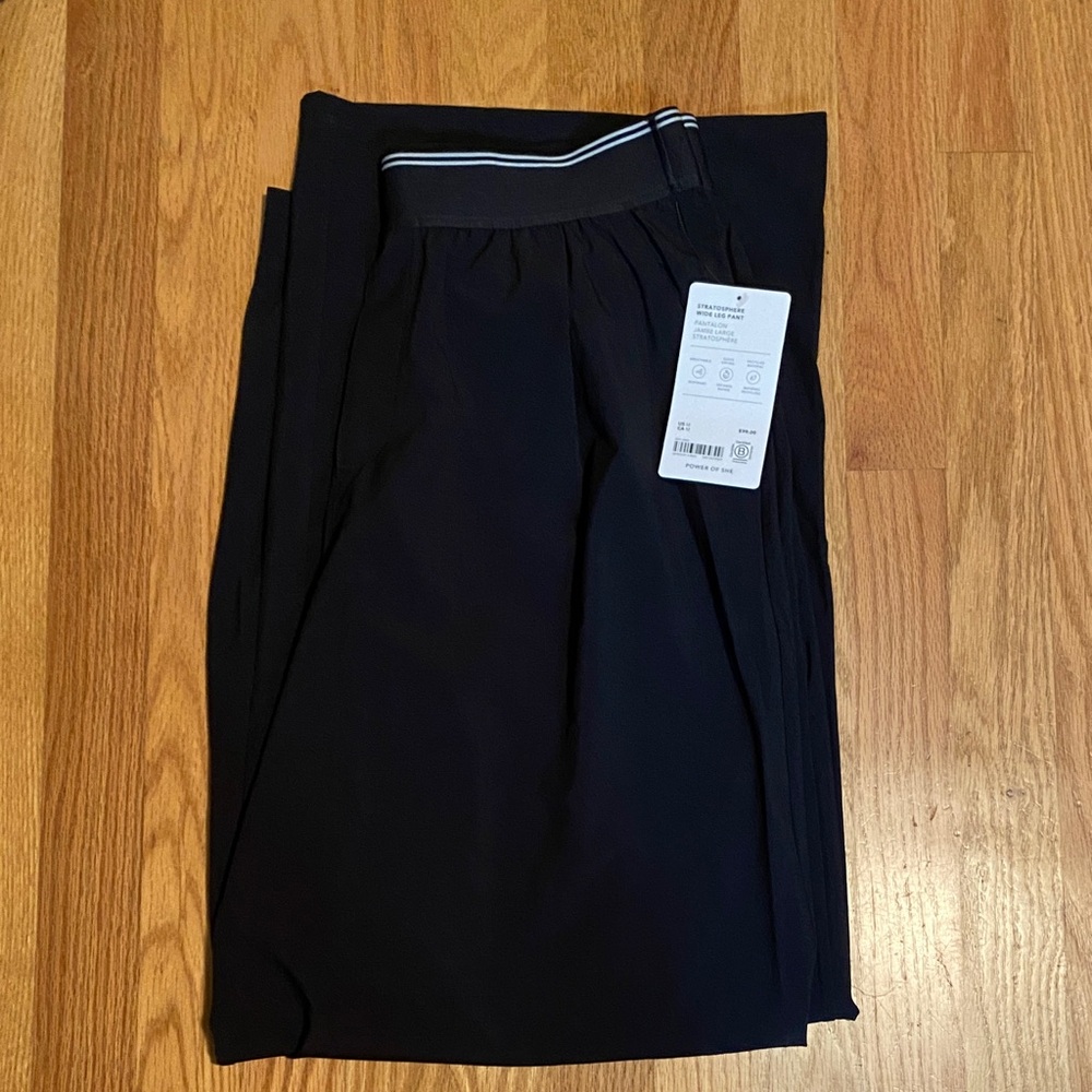 Athleta stratosphere wide leg black pants in size m NWOT